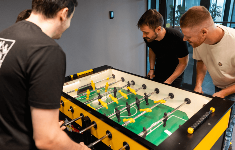 Fotbálek v&nbsp;kanceláři